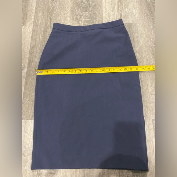 Banana Republic Basic blue pencil skirt below the knee size 2 - Picture 4 of 8